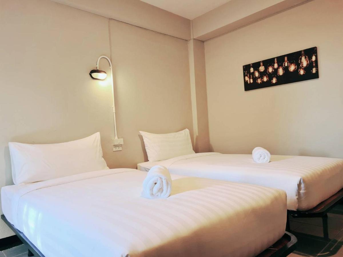 The 8 Factory Hotel Phitsanulok Extérieur photo