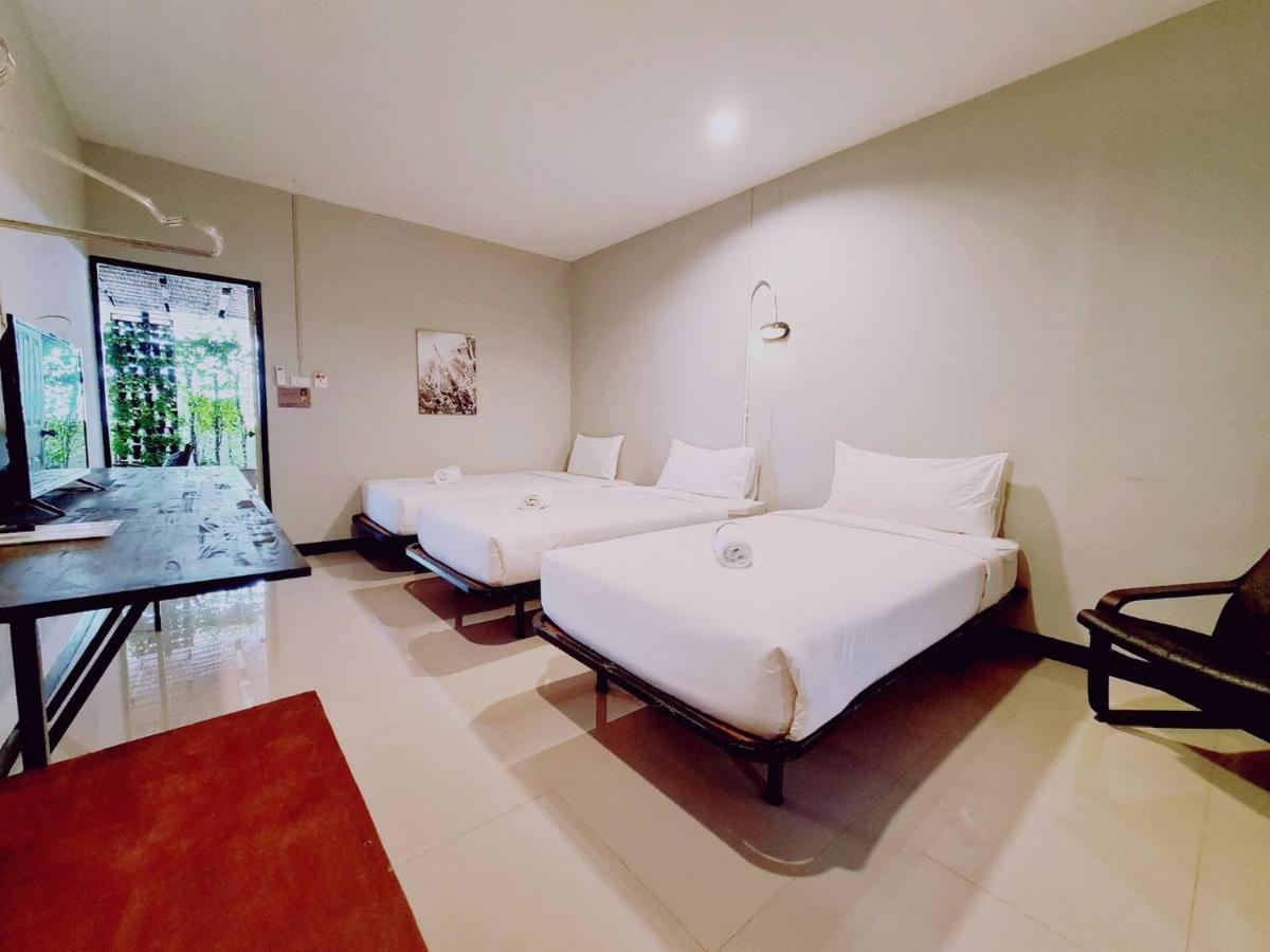 The 8 Factory Hotel Phitsanulok Extérieur photo