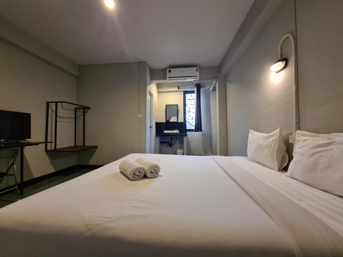 The 8 Factory Hotel Phitsanulok Extérieur photo