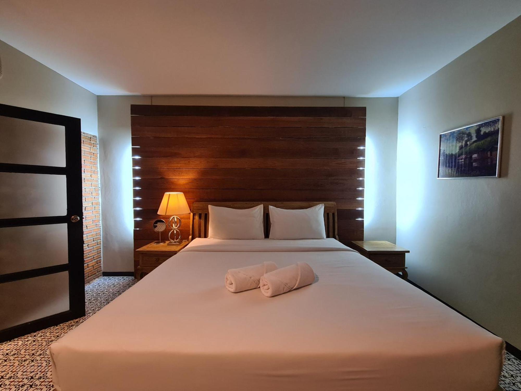 The 8 Factory Hotel Phitsanulok Extérieur photo
