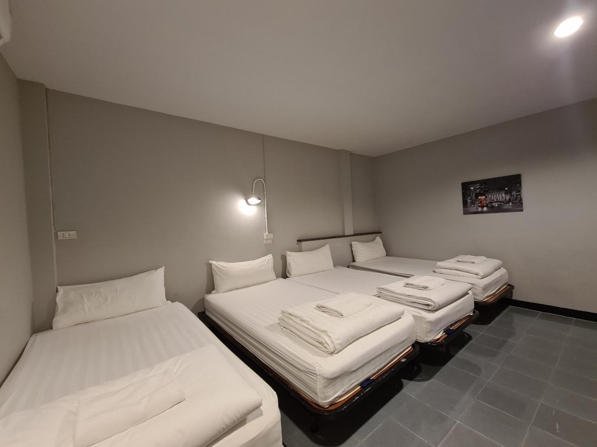 The 8 Factory Hotel Phitsanulok Extérieur photo
