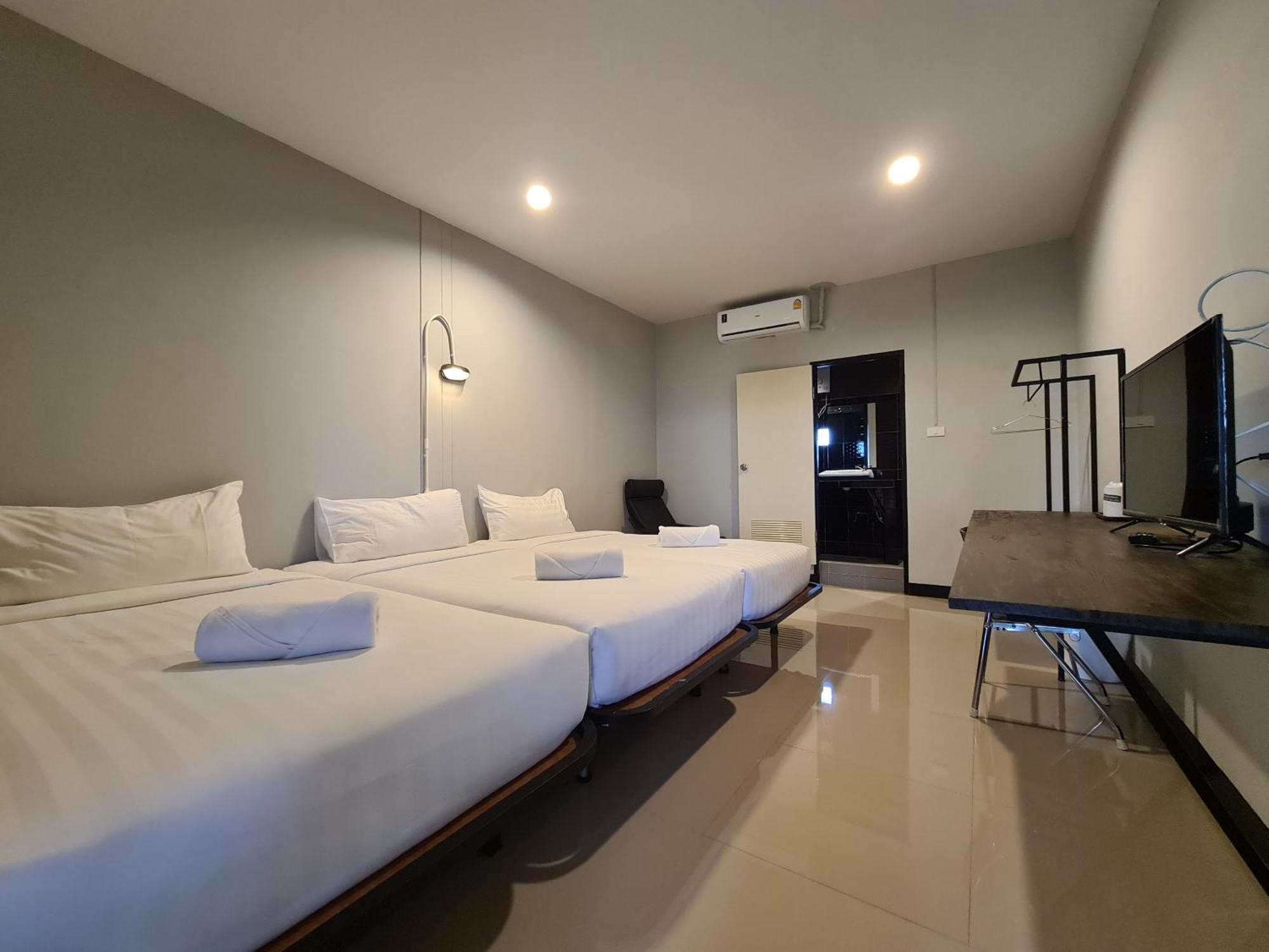 The 8 Factory Hotel Phitsanulok Extérieur photo