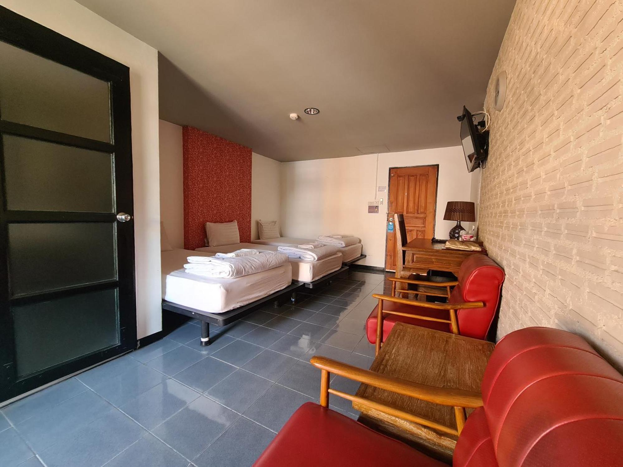 The 8 Factory Hotel Phitsanulok Extérieur photo