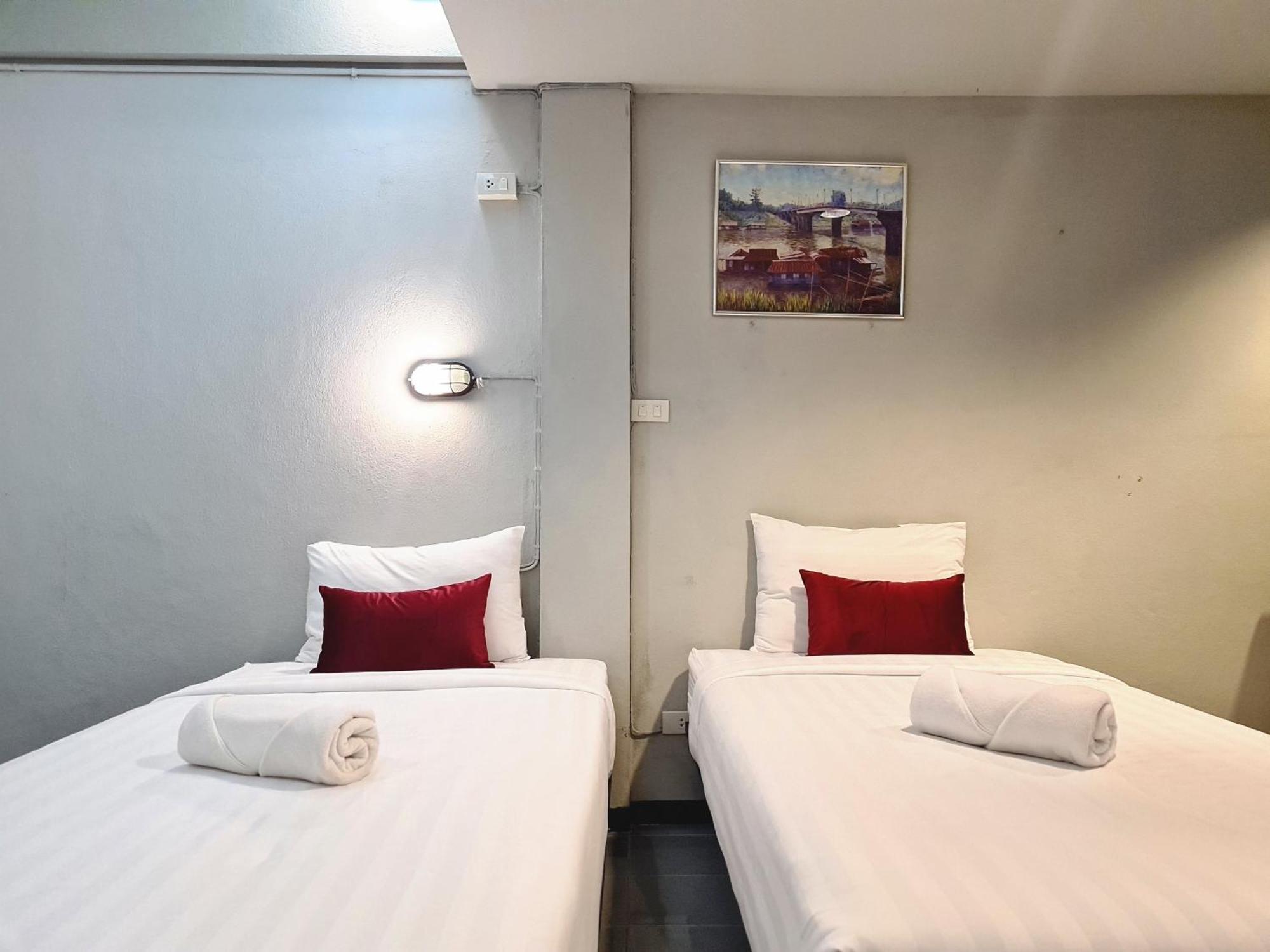 The 8 Factory Hotel Phitsanulok Extérieur photo