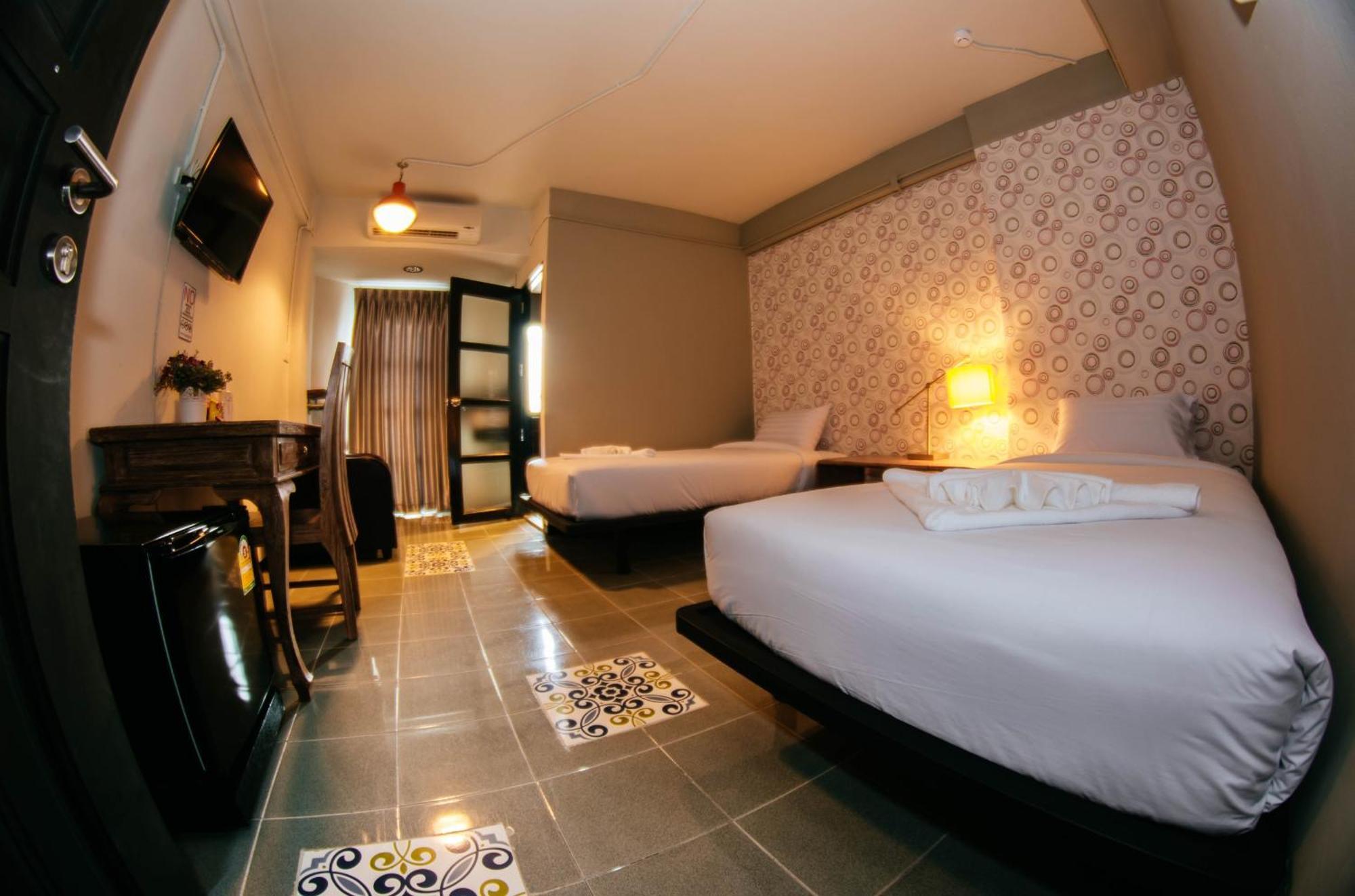 The 8 Factory Hotel Phitsanulok Extérieur photo