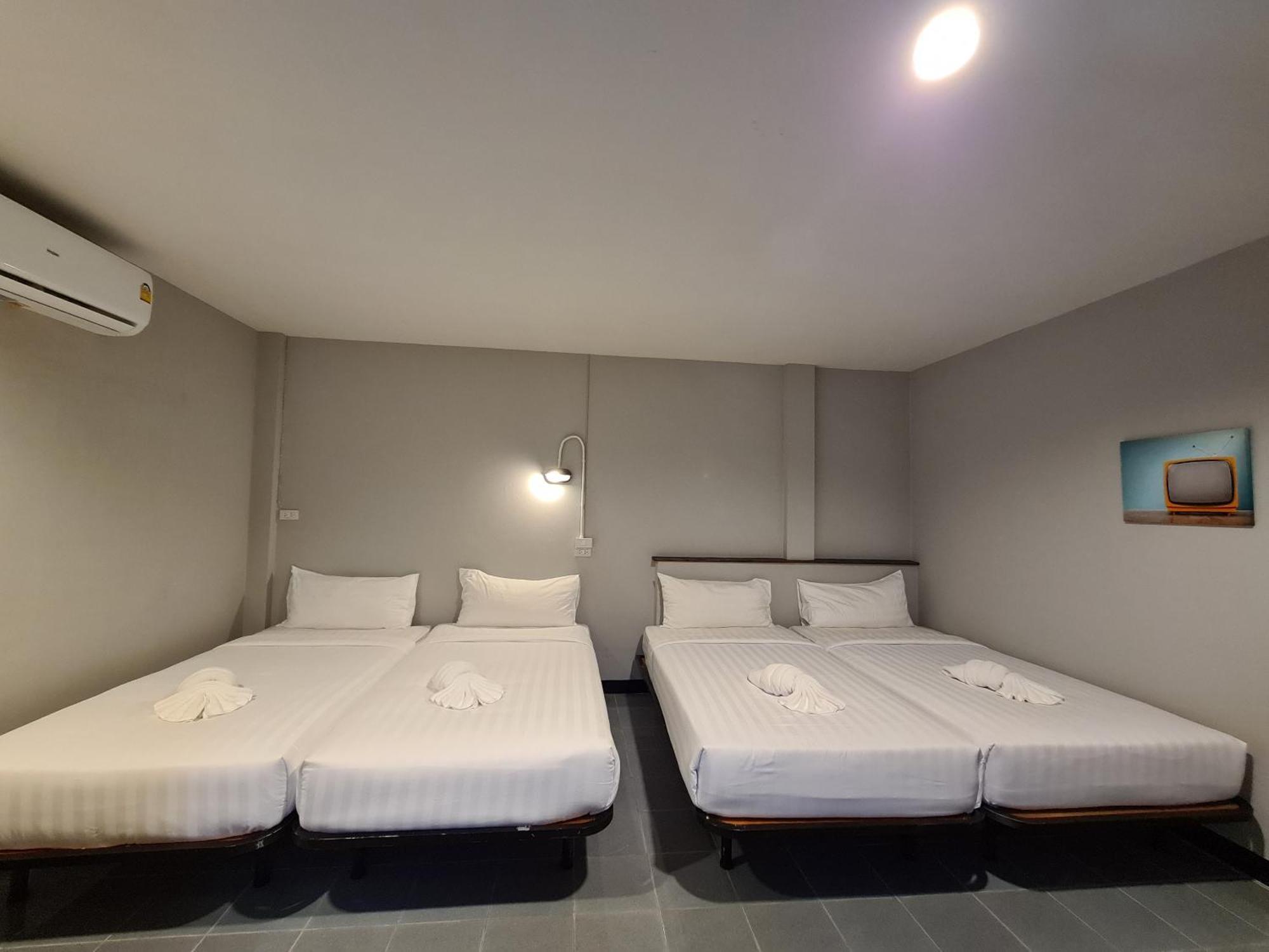 The 8 Factory Hotel Phitsanulok Extérieur photo