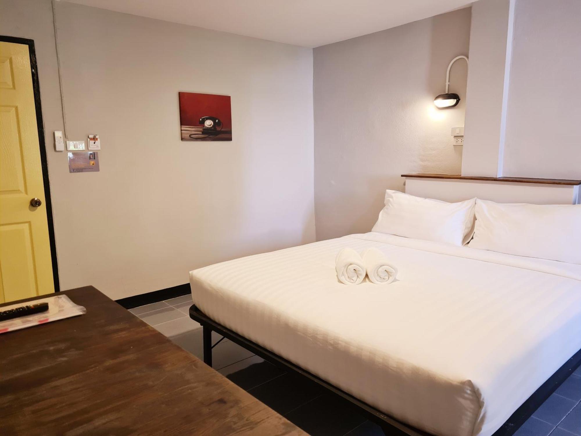 The 8 Factory Hotel Phitsanulok Extérieur photo