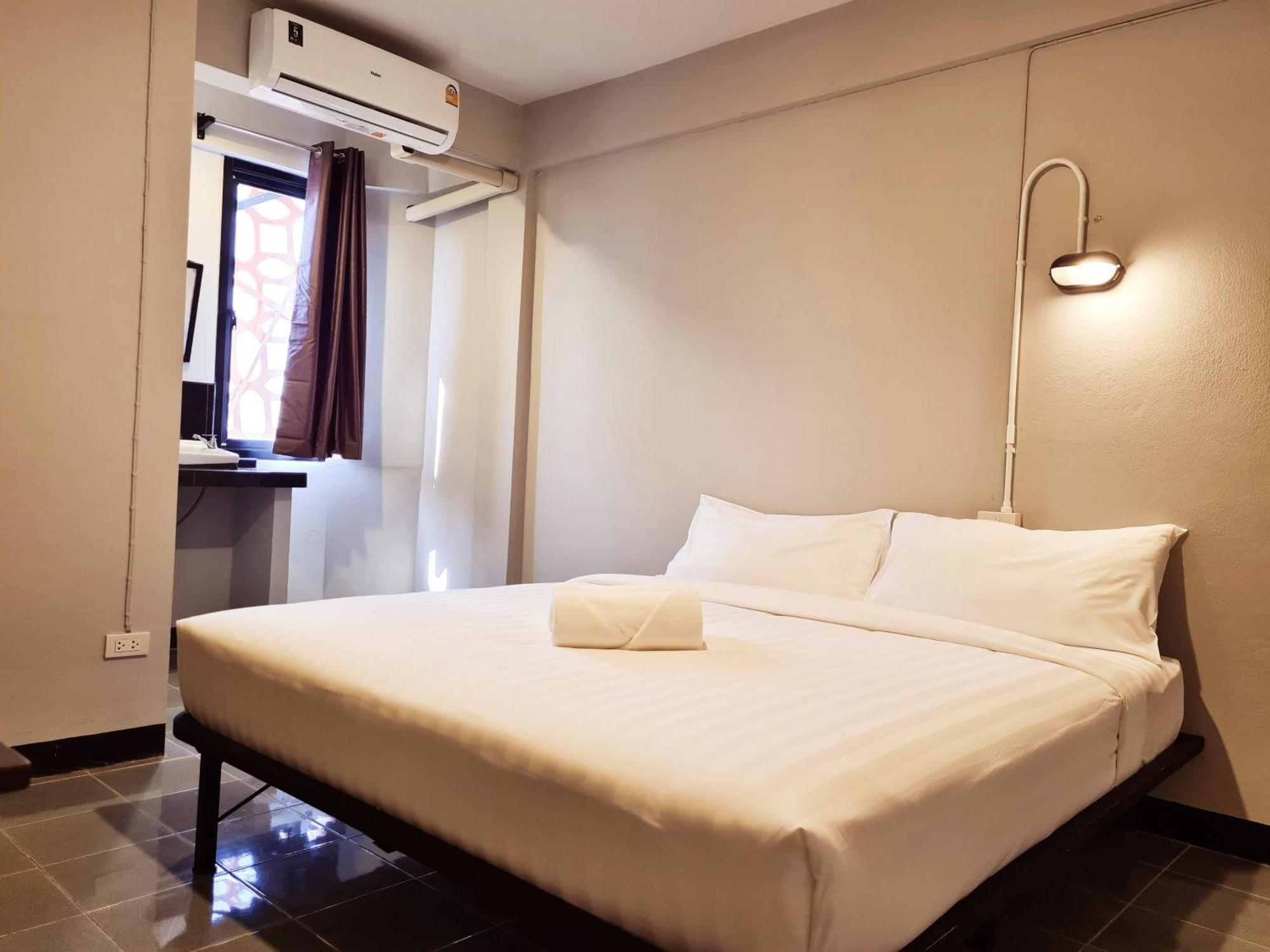 The 8 Factory Hotel Phitsanulok Extérieur photo