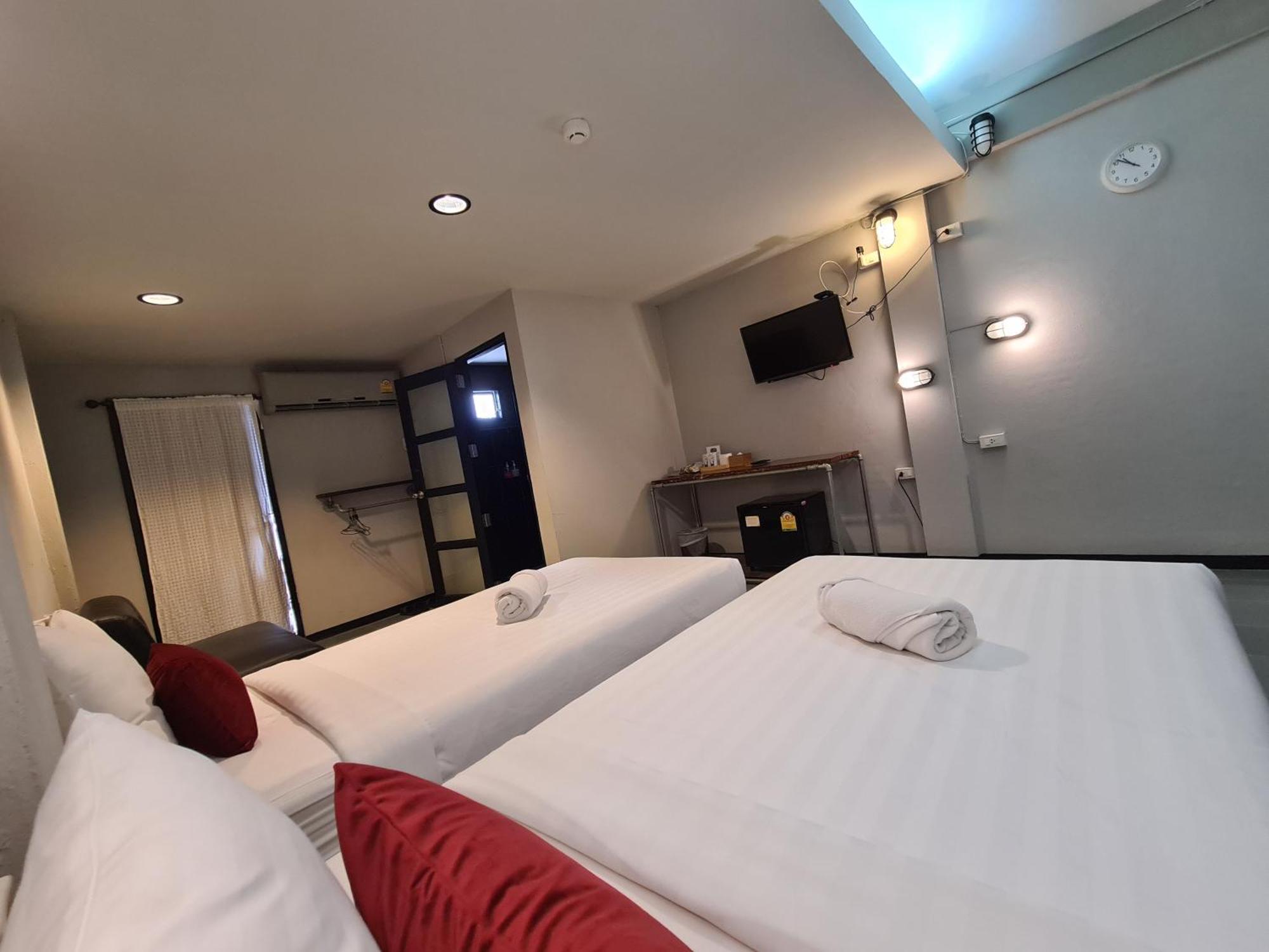 The 8 Factory Hotel Phitsanulok Extérieur photo