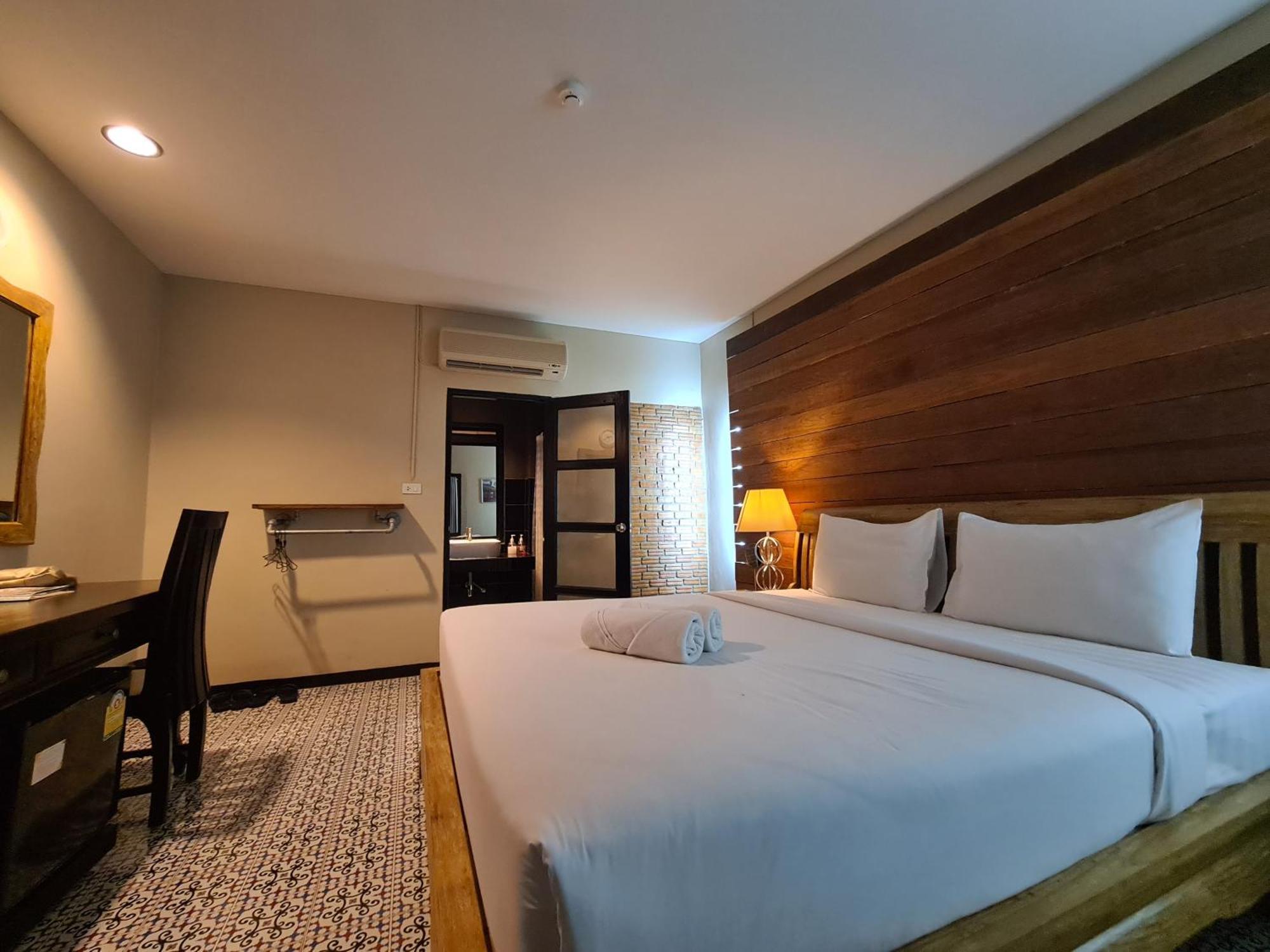 The 8 Factory Hotel Phitsanulok Extérieur photo